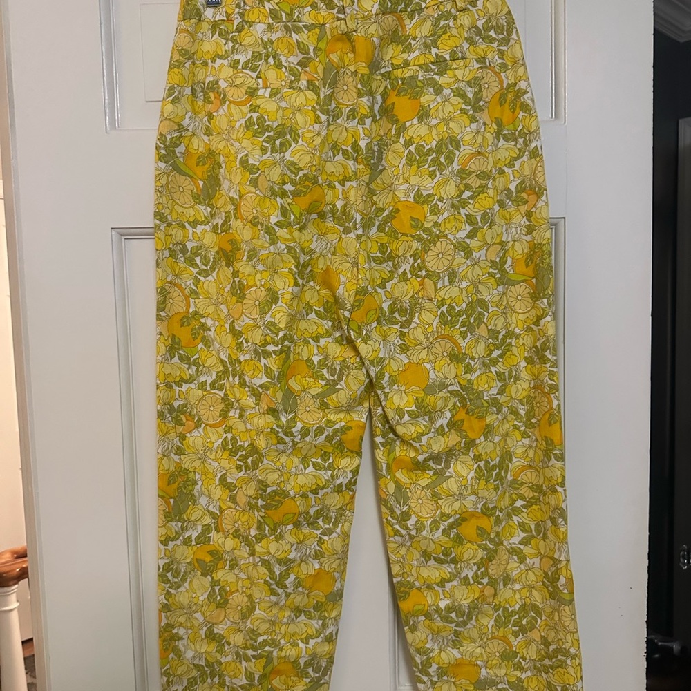 Jcrew lemon print pant
100% linen
New with ticket size 4

Capri length